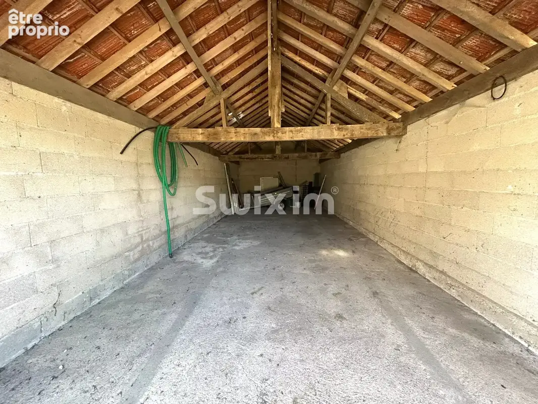 Corps de ferme rénové avec dépendances sur 12 600 m² de terrain - photo 10