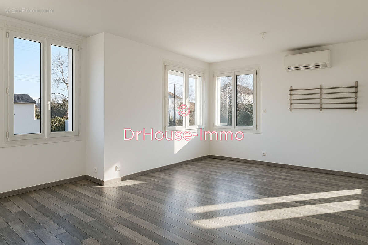 Maison à SAINT-VICTORET