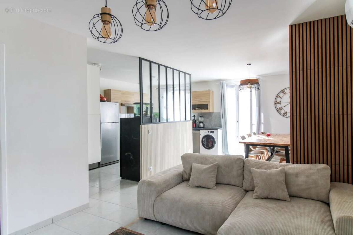 Maison à LA TOUR