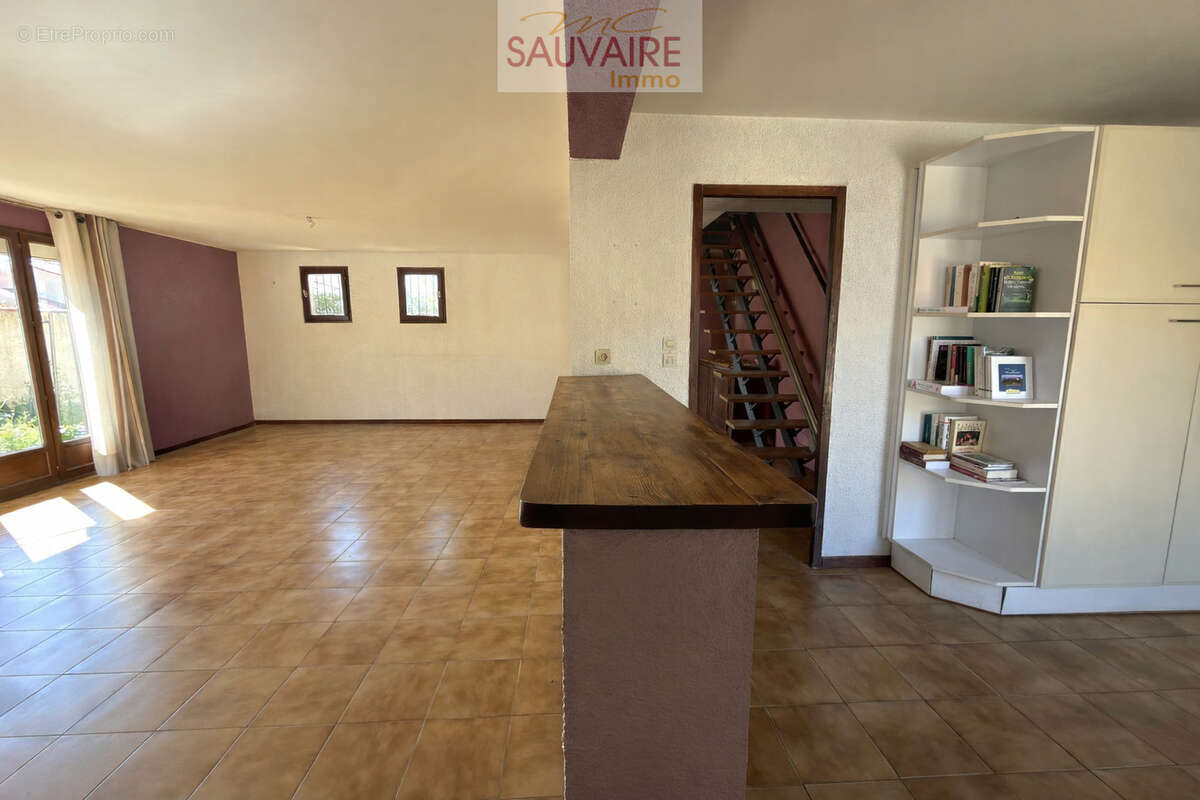 Maison à SAINT-LAURENT-DE-LA-SALANQUE