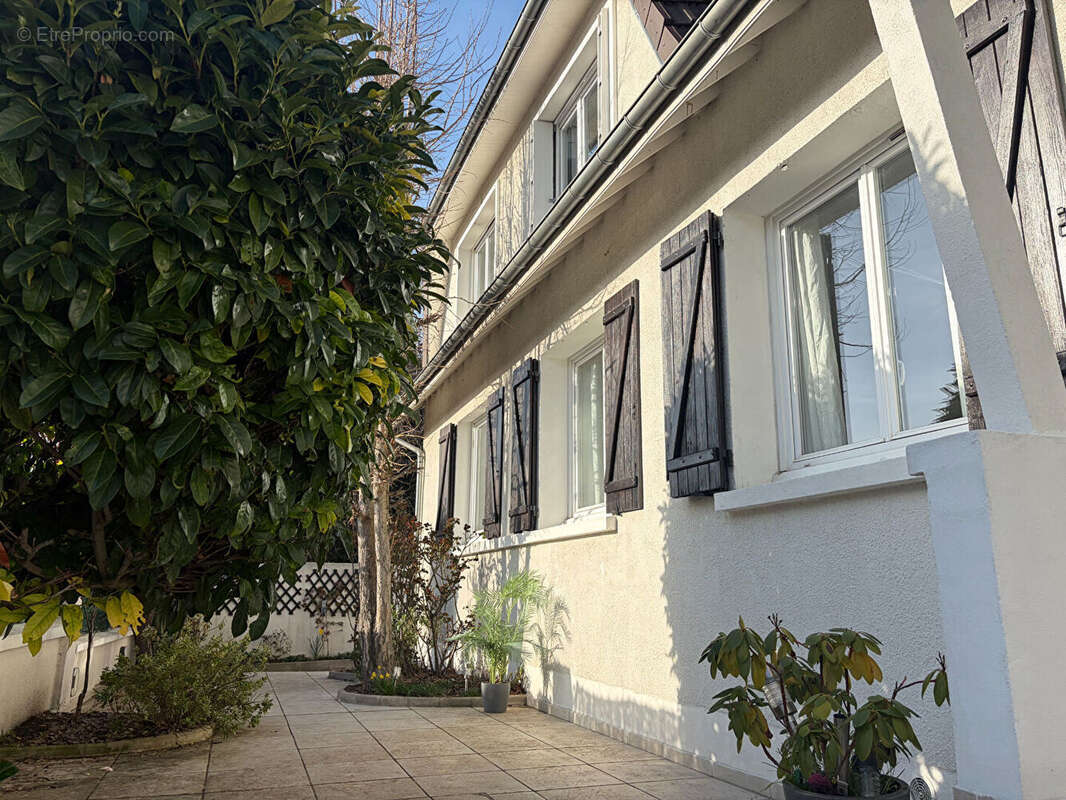 Maison à MORANGIS