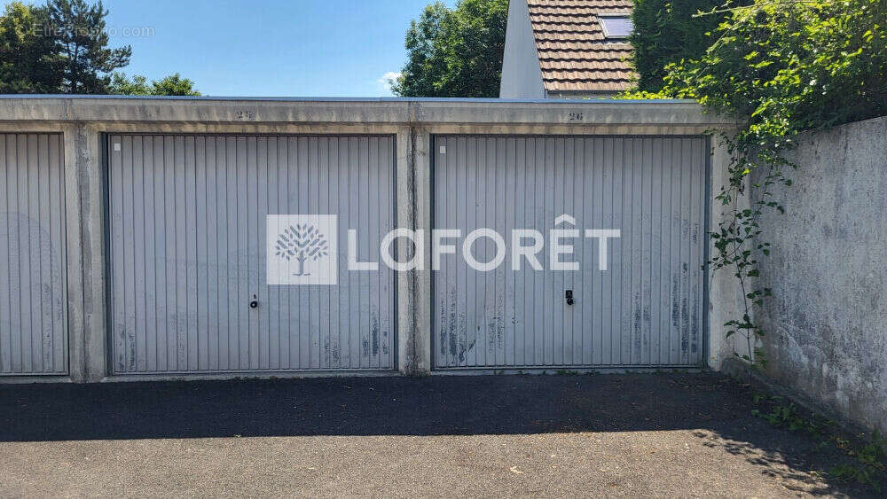 Parking à PONTAULT-COMBAULT