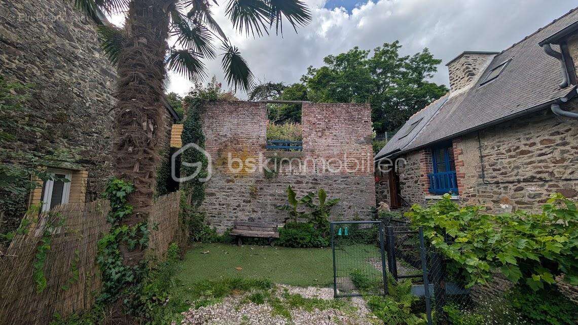 Maison à FOUGERES