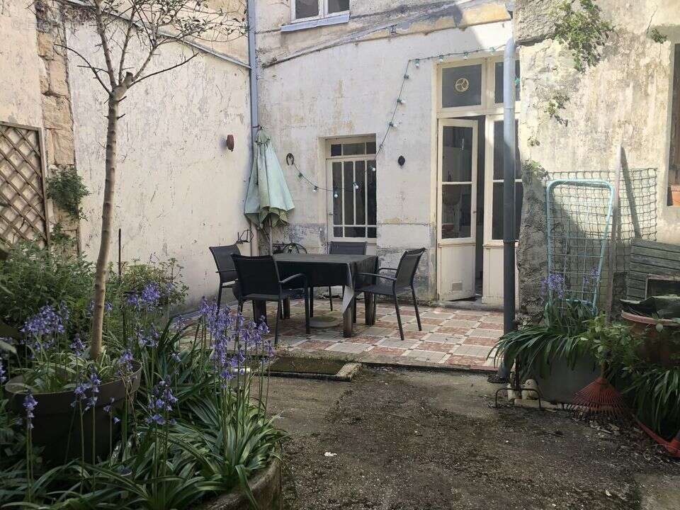 MAISON VILLE PAUILLAC EN PIERRE T4 COUR INTERIEURE - Maison à PAUILLAC