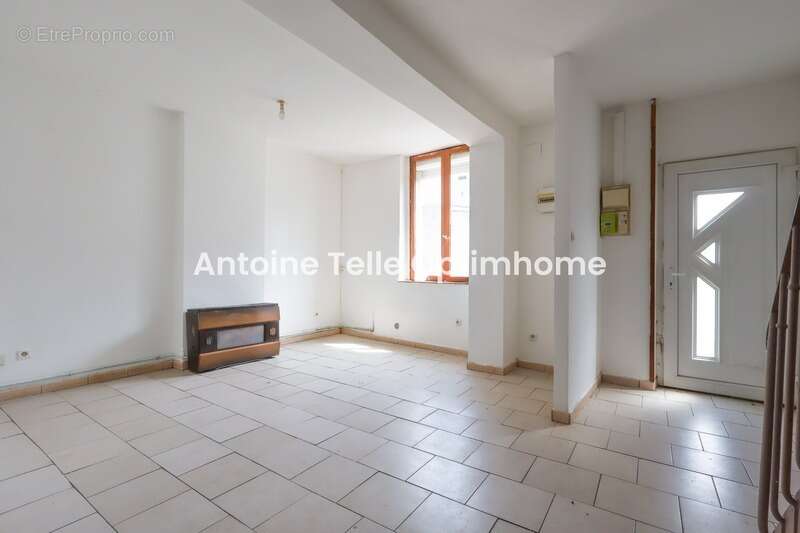 Le Cateau 59360 - Opportunité d'investissement - Maison de deux chambres avec cour intérieure - photo 2