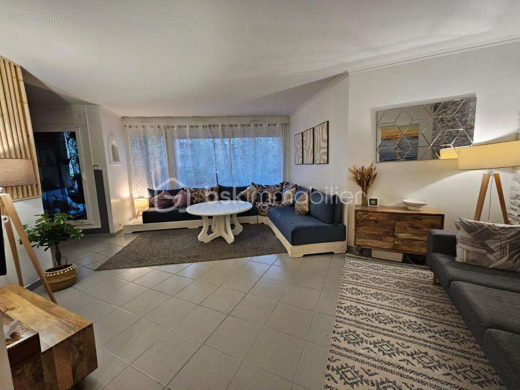 Appartement 4 pièces 87 M² à deux pas du Métro ligne11 - photo 2