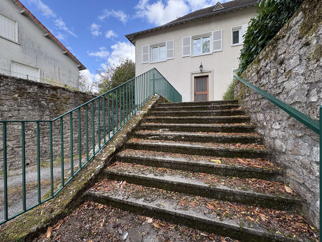 Maison à CHATEAUPONSAC