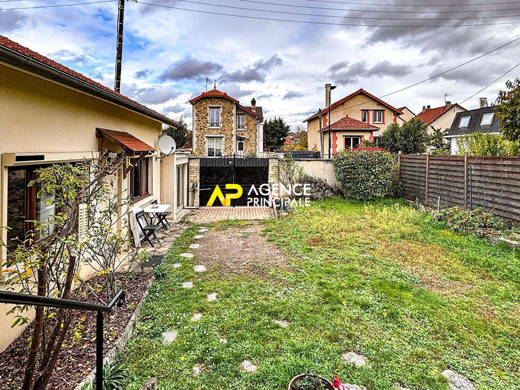 Maison à SARTROUVILLE