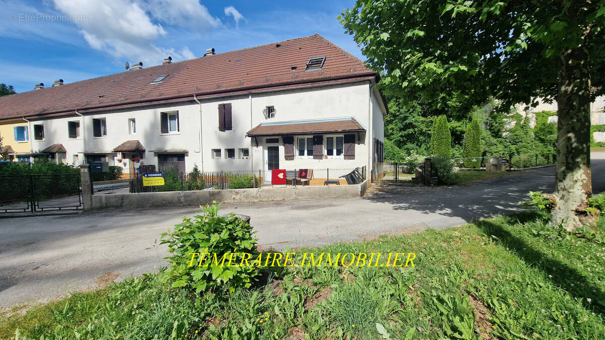 Maison à BOURG-DE-SIROD