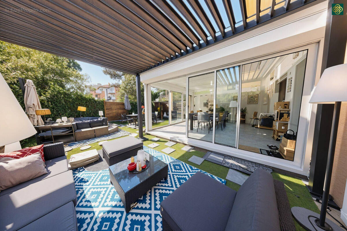 Appartement à LATTES