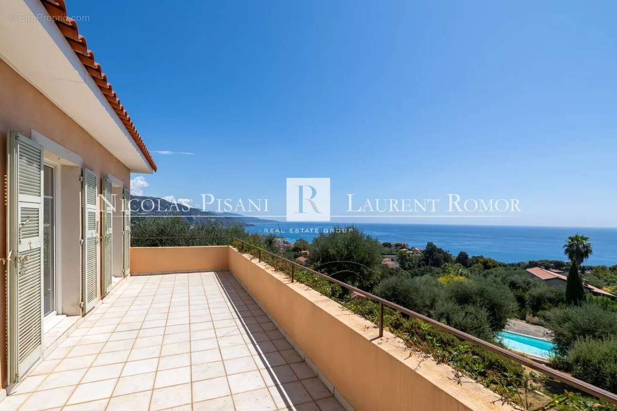Splendide propriete a vendre a proximite de monaco - vue mer panoramique - terrain de 2 900 m² - piscine - calme - photo 6