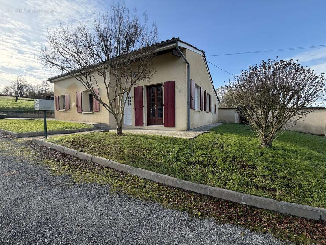 Maison à BESSAC