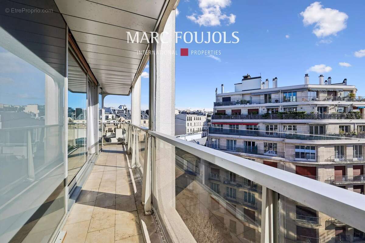 Appartement à PARIS-16E