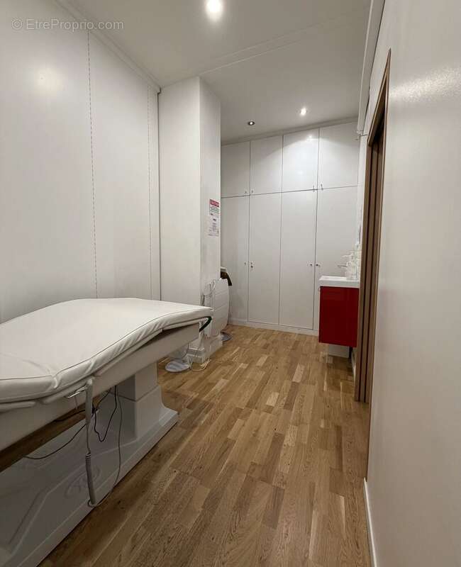 Commerce à PARIS-7E