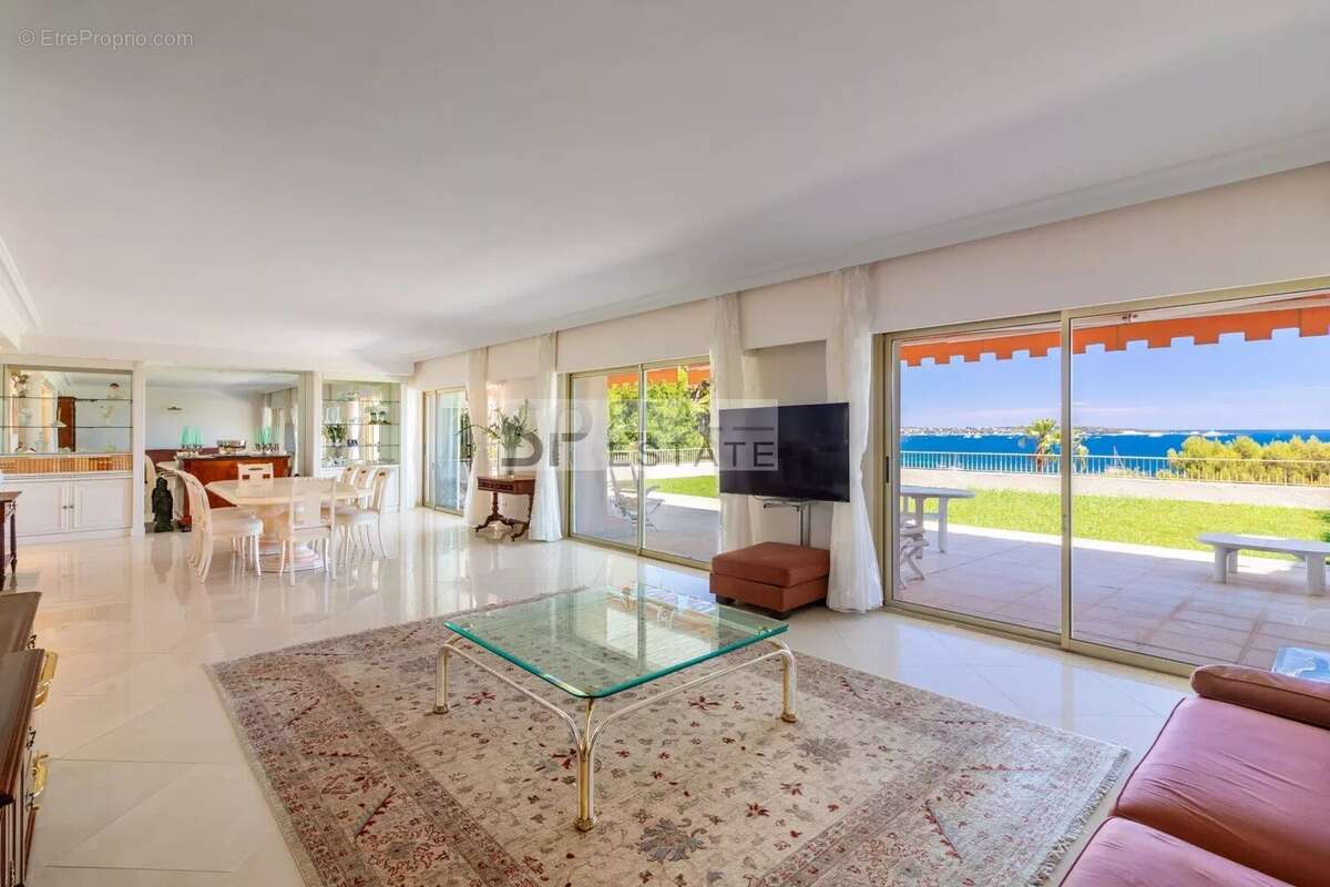 Appartement à VALLAURIS
