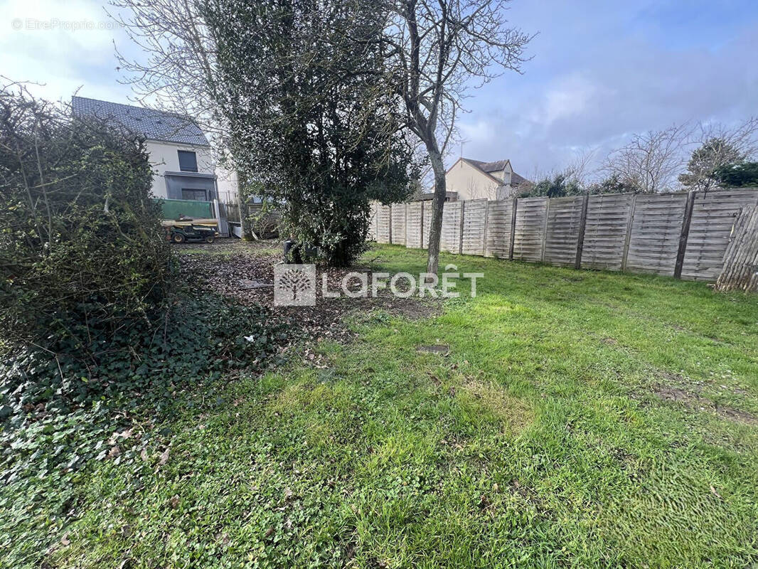 Terrain à MARCOUSSIS