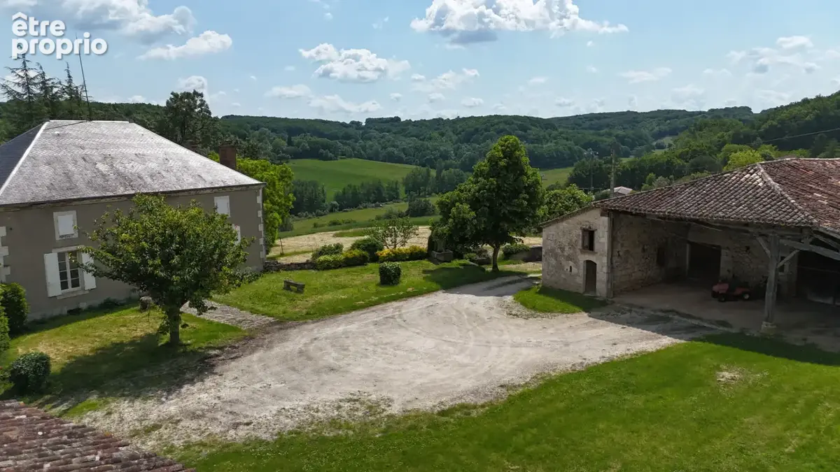 Propriété de charme en pleine nature 2 maisons en pierre et dépendances - photo 3