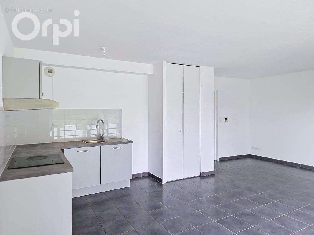 Appartement à ETREMBIERES
