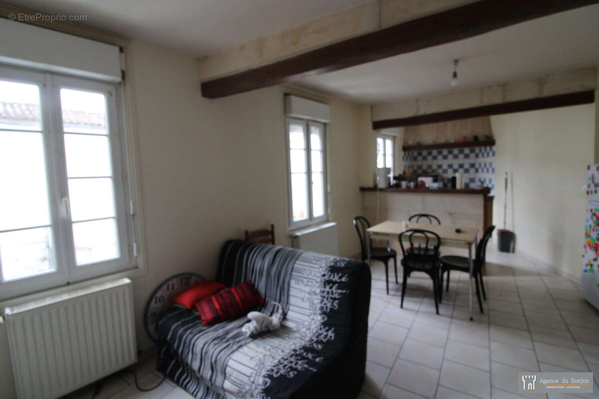 Appartement 136 m² à Pons  - photo 4