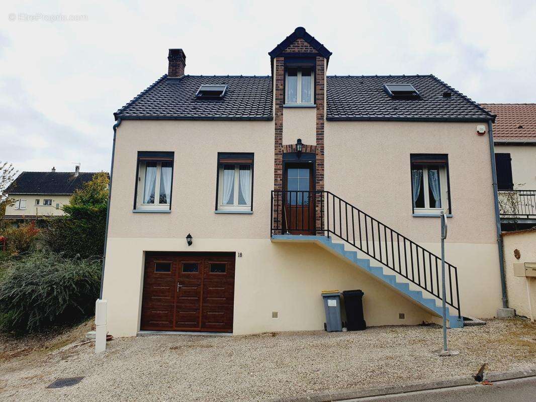 Maison à VILLEMANOCHE