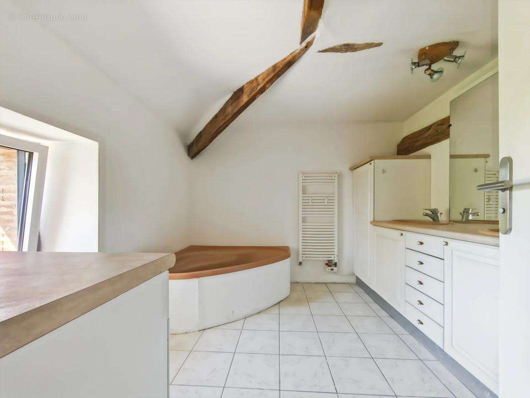 Maison à SAINT-MACAIRE-EN-MAUGES