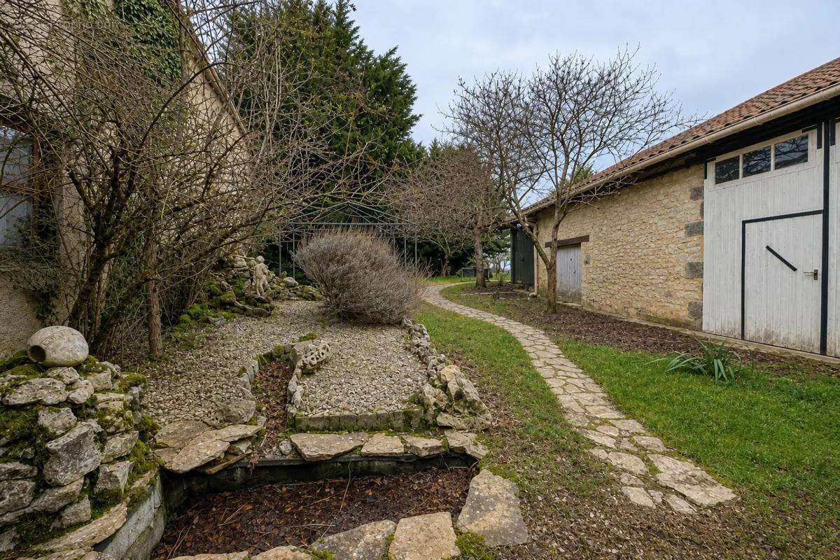Belle maison en pierre XVIIIᵉ - 265m² Eymouthiers - photo 18