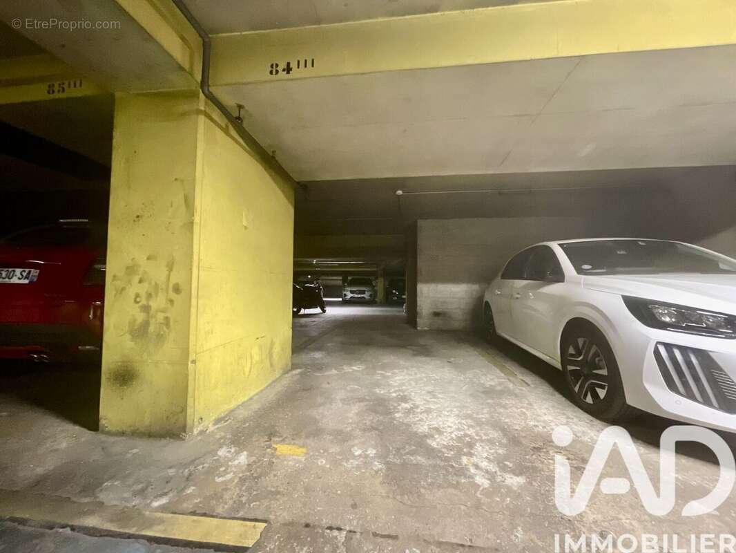 Photo 2 - Parking à PARIS-11E