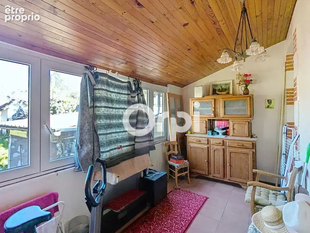 Titre : Maison individuelle avec grand terrain et dépendances - photo 9