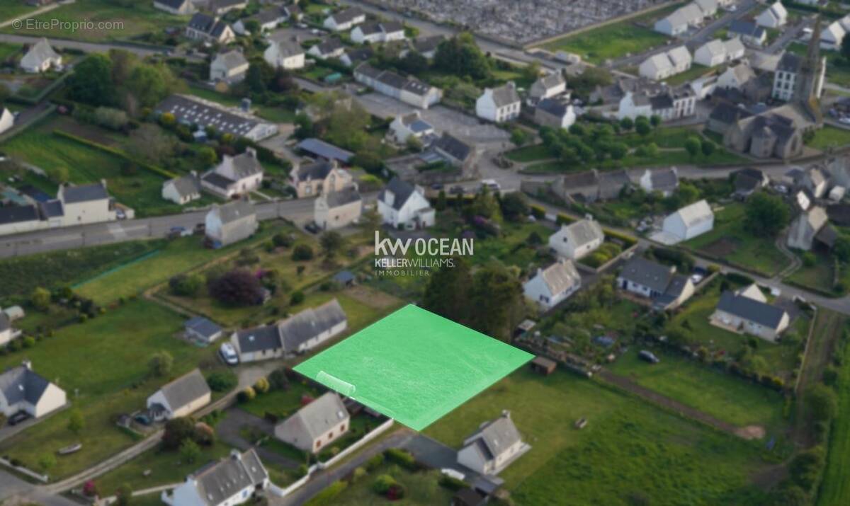 Terrain à PLOUHINEC