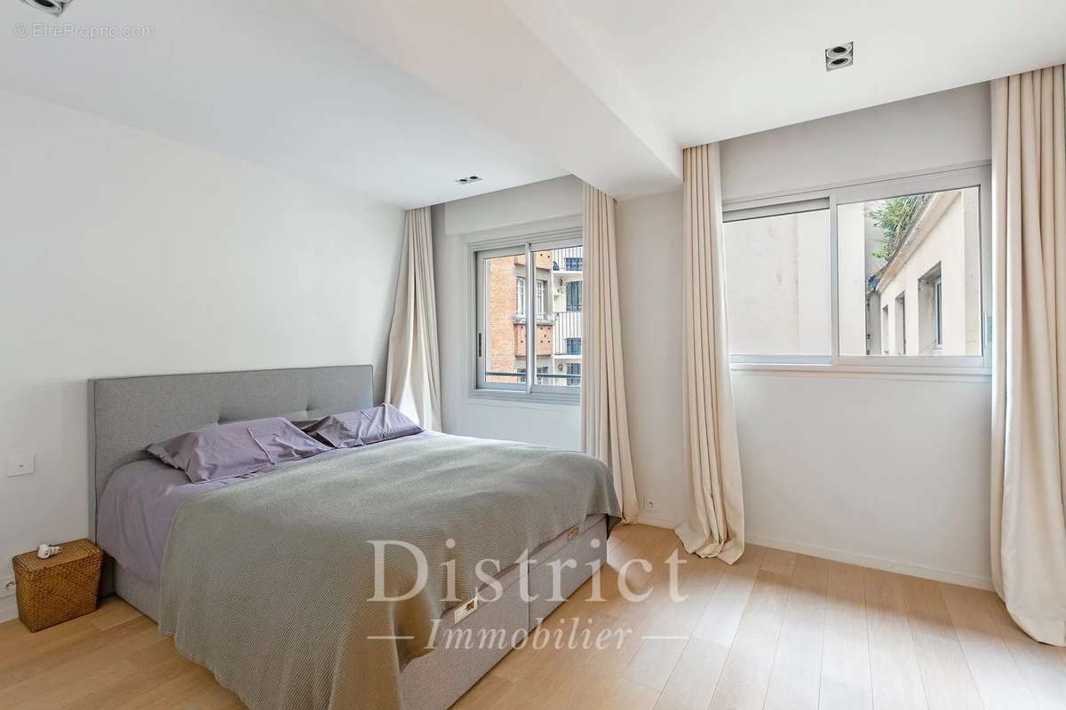 Appartement à PARIS-7E