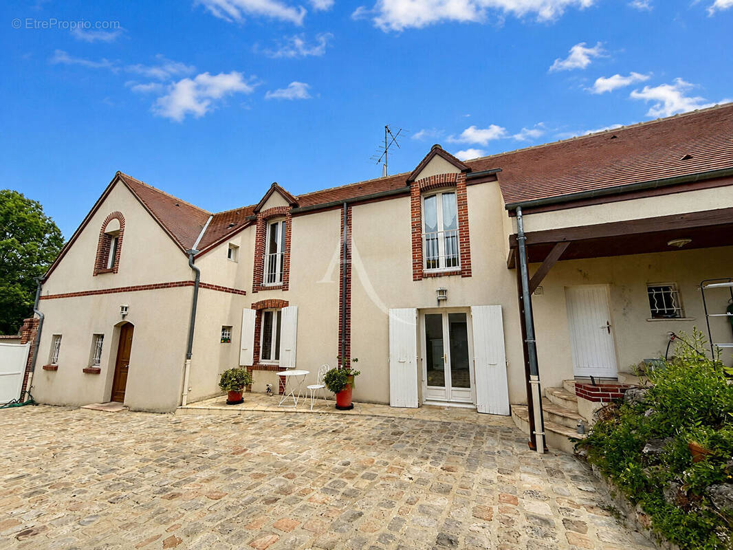 Maison à MORANCEZ