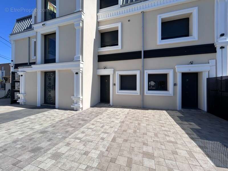 Appartement à PARAY-VIEILLE-POSTE