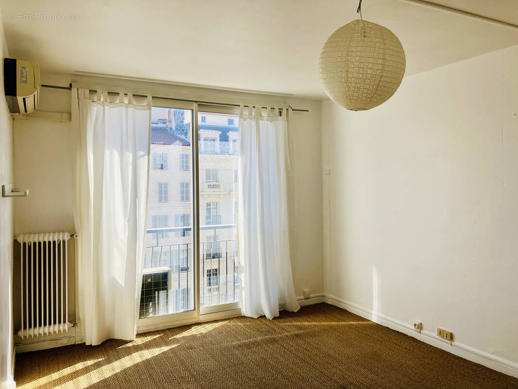 Commerce à MARSEILLE-1E