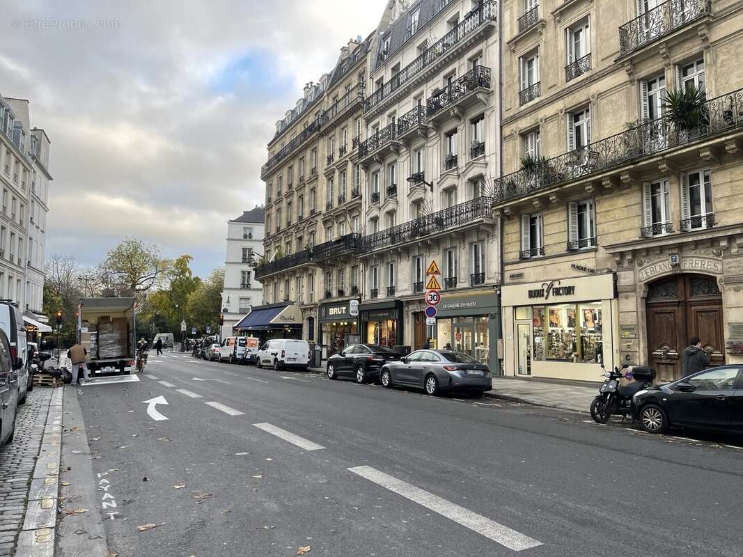 Autre à PARIS-3E