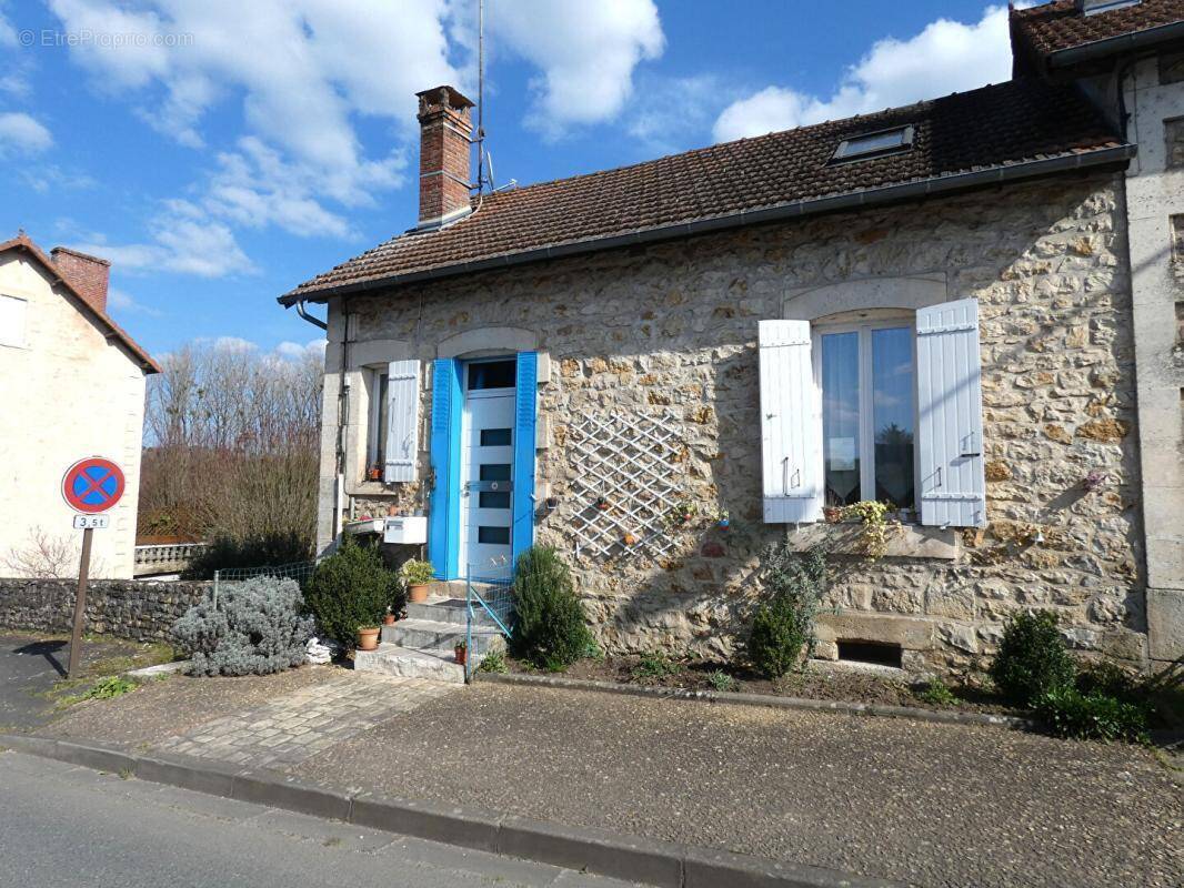 Maison à HAUTEFORT