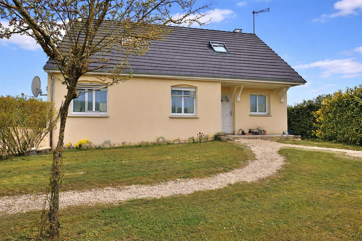 Maison à SAINT-REMY-SOUS-BARBUISE