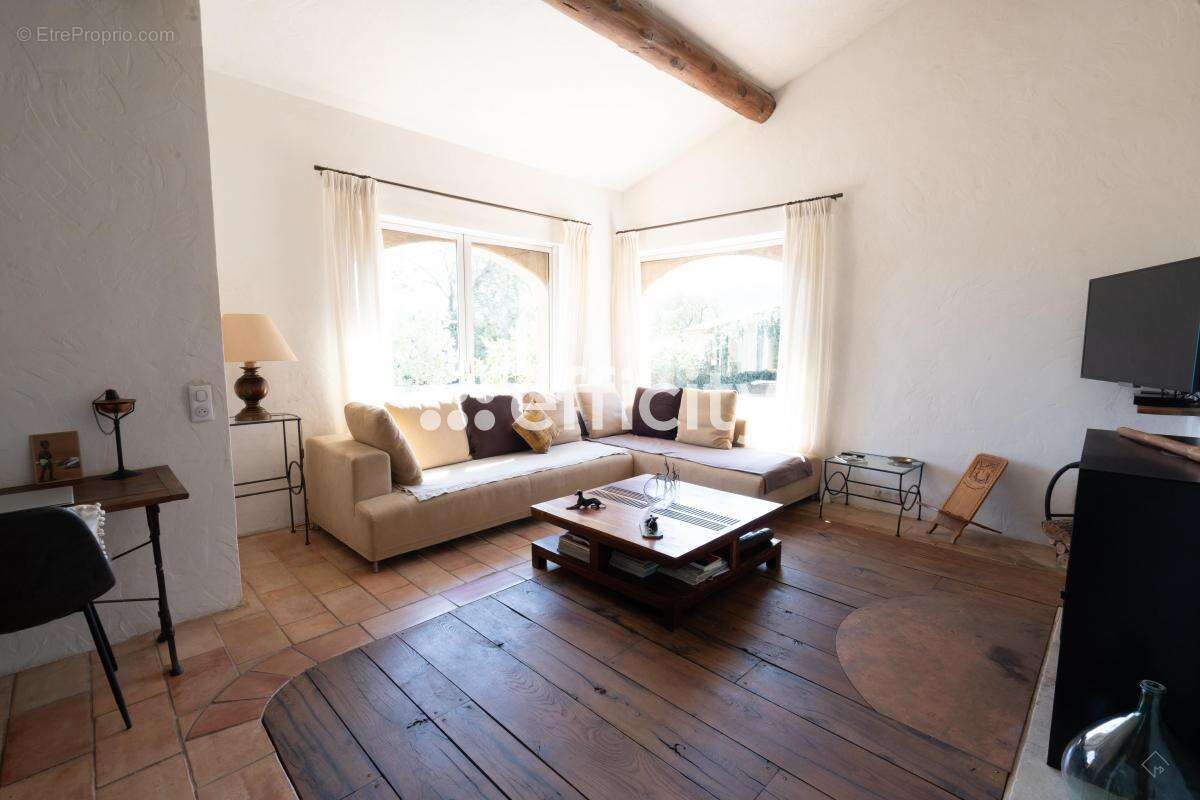 Maison à PLAN-DE-LA-TOUR