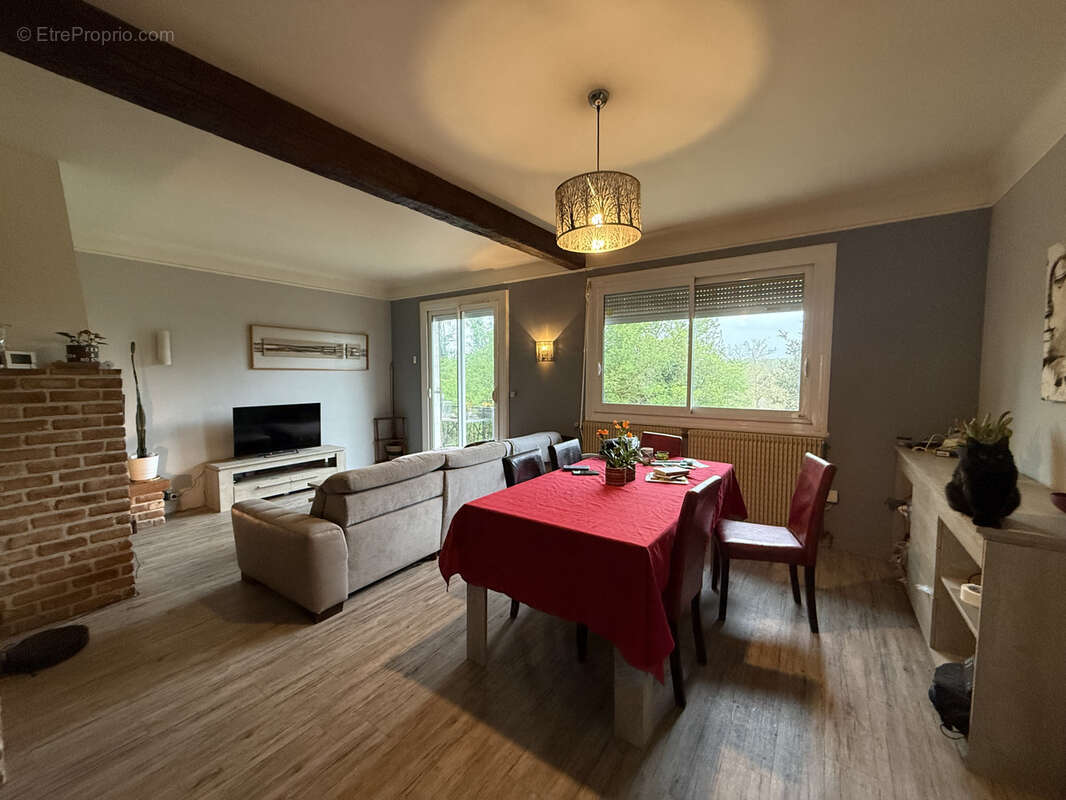 Maison à JOUY-LE-MOUTIER