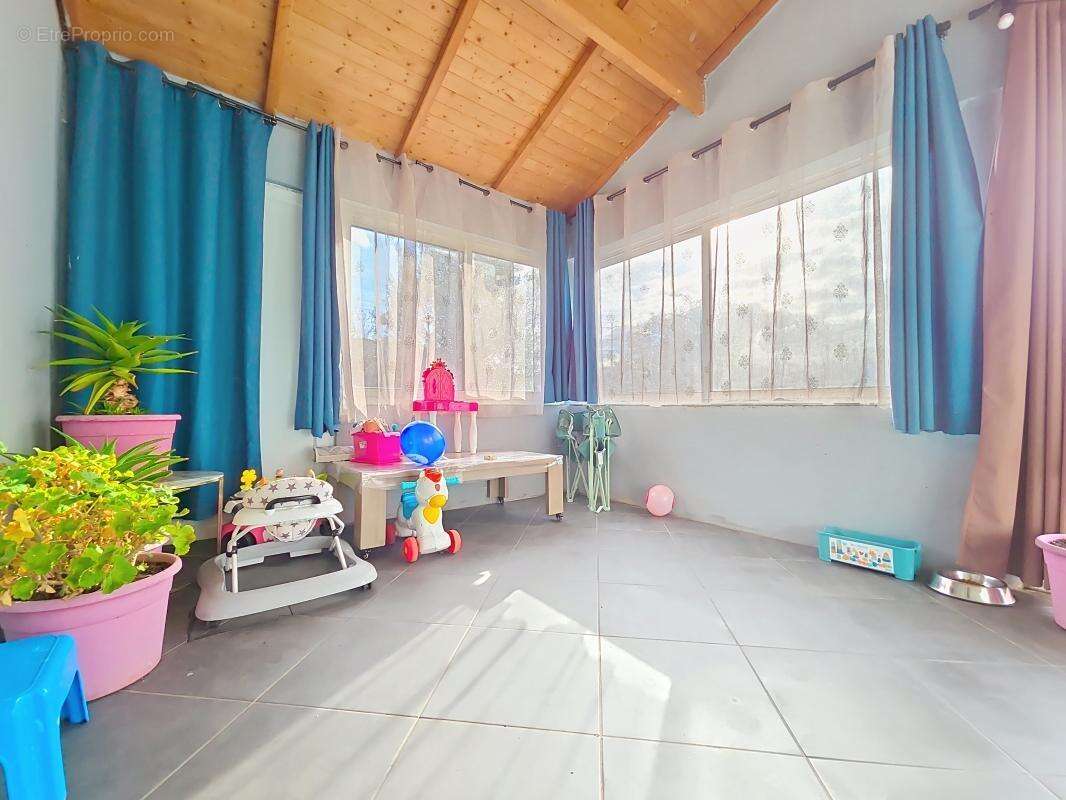 Maison - Plain Pied - 4 Chambres - Garage - Buanderie - Jardin - Piscine - photo 19