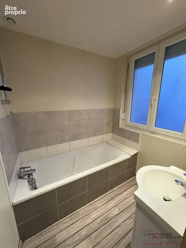 Appartement - t3 - 75m2 - centre ville - photo 4