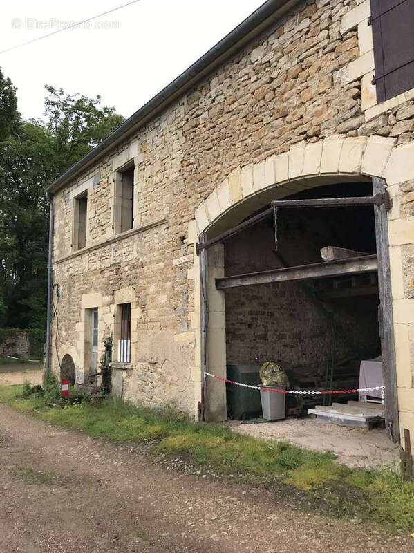 58, Exclusivité Agence - Bâtiment de 1773 belles pierres de pays à réhabité en habitation. - photo 8