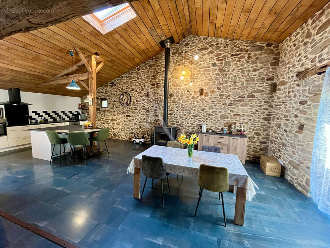 Maison à SAINTE-FLAIVE-DES-LOUPS