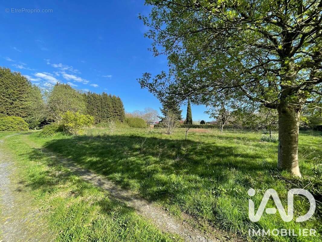 Terrain 4790 m² à Saint-Samson-De-La-Roque  - photo 2