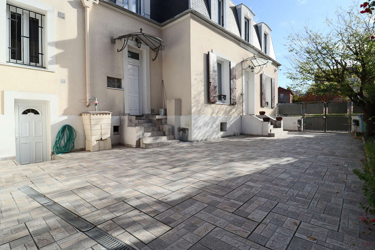 Maison à LES PAVILLONS-SOUS-BOIS
