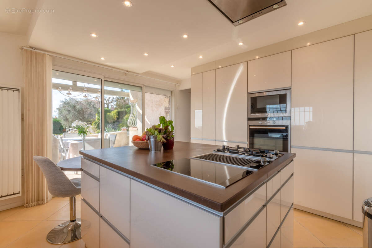 Maison à TOURRETTES-SUR-LOUP