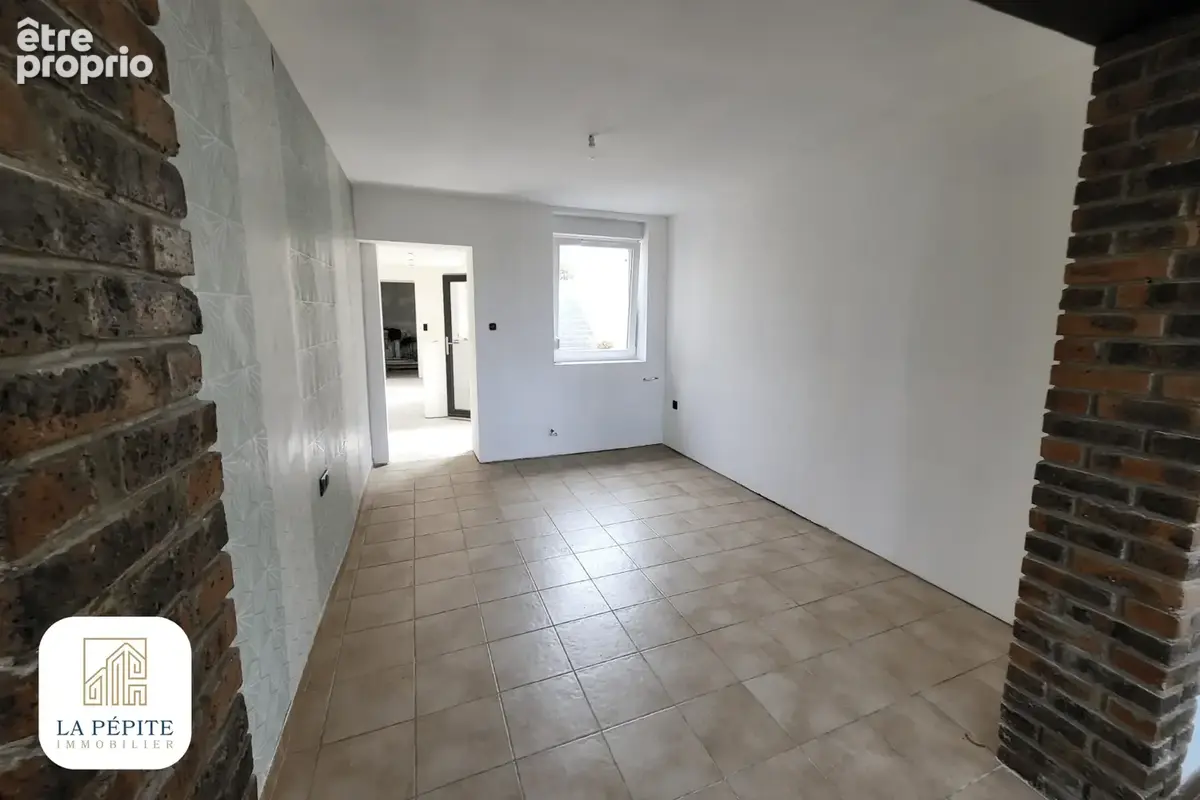 Maison semi-individuelle rénovée - 108,8 m2 - 3 chambres - Terrain, garages et dépendances - photo 7