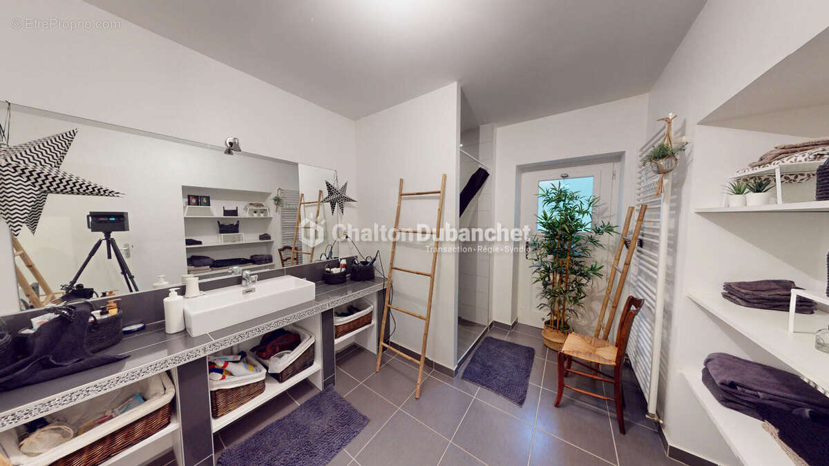 Appartement à CHARLIEU