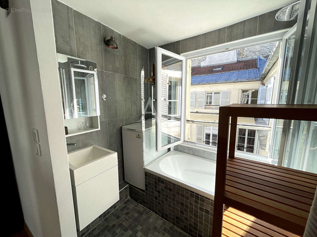 Appartement à PARIS-10E