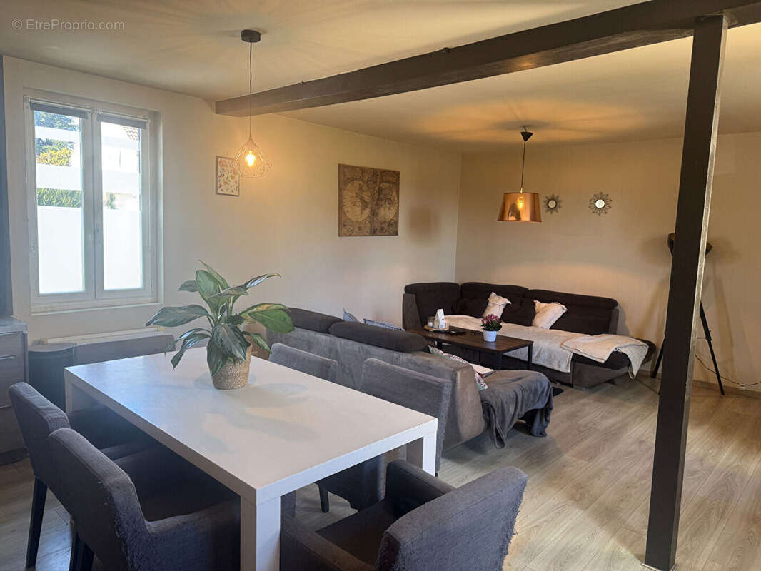 Maison à VILLENEUVE-SUR-ALLIER