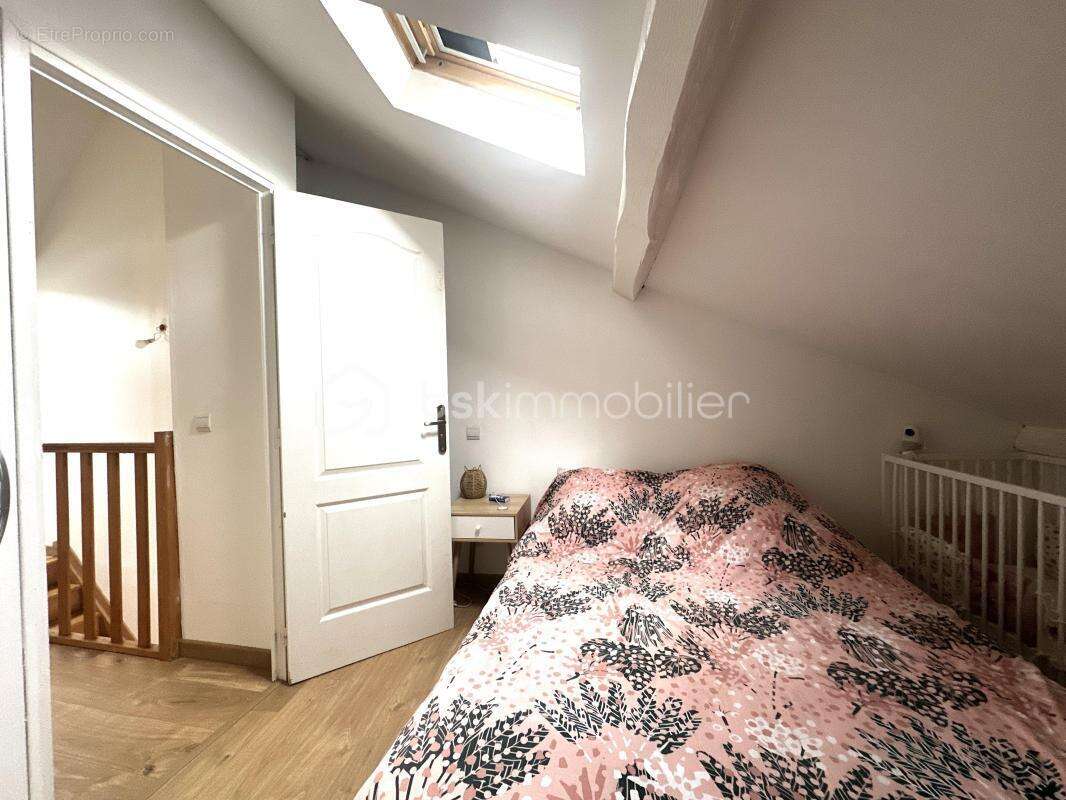 Ensemble immobilier à Égreville. Idéal investisseur ou résidence principale avec revenu locatif - photo 8